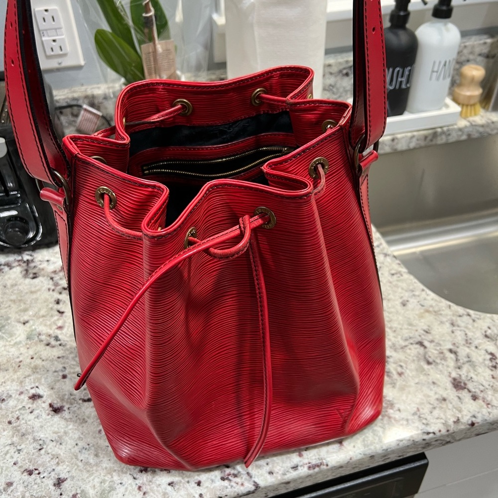 AUTHENTIC Louis Vuitton bag